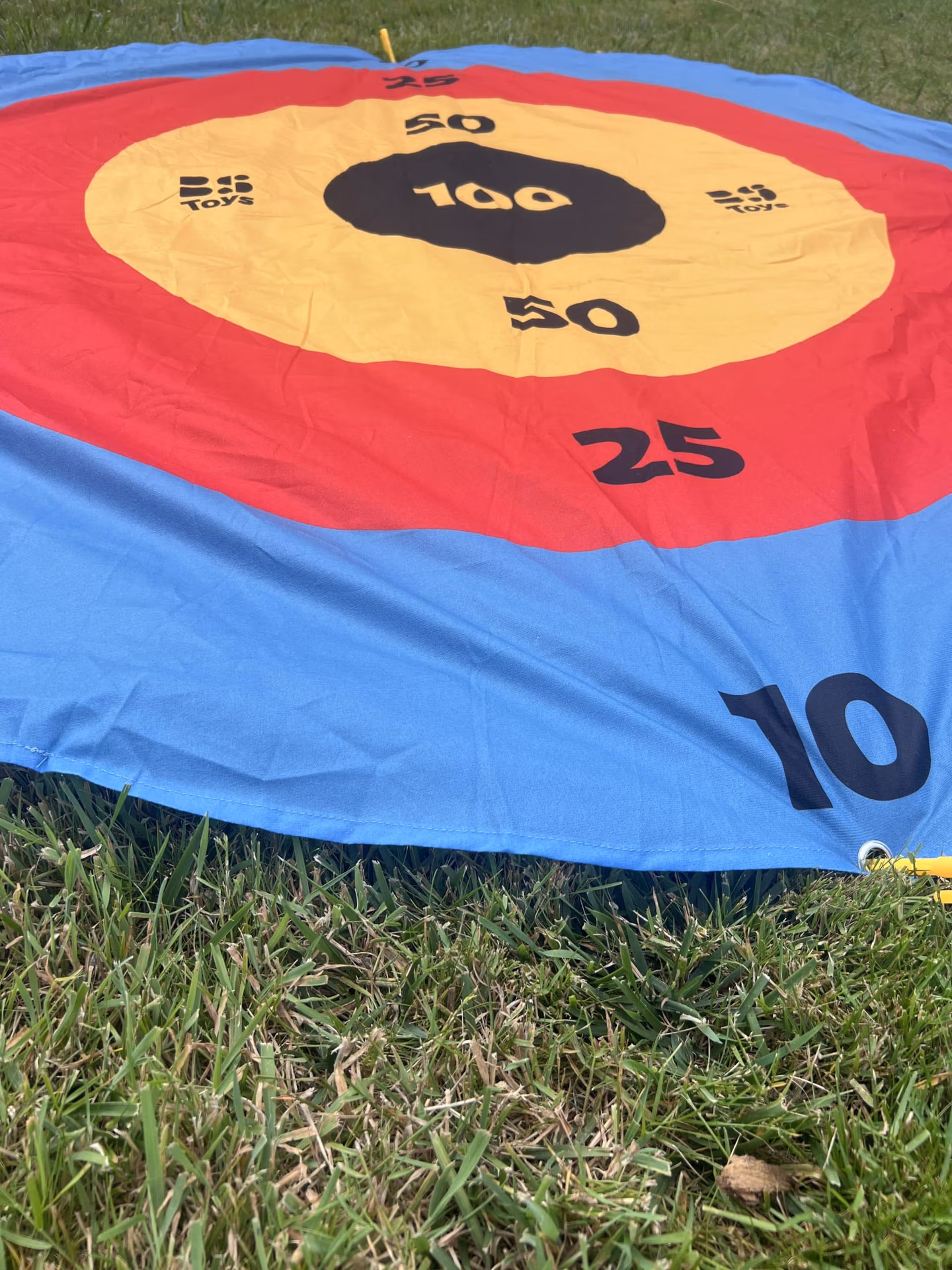 support de la cible géante posée au sol avec cible de 10 25 50 et 100