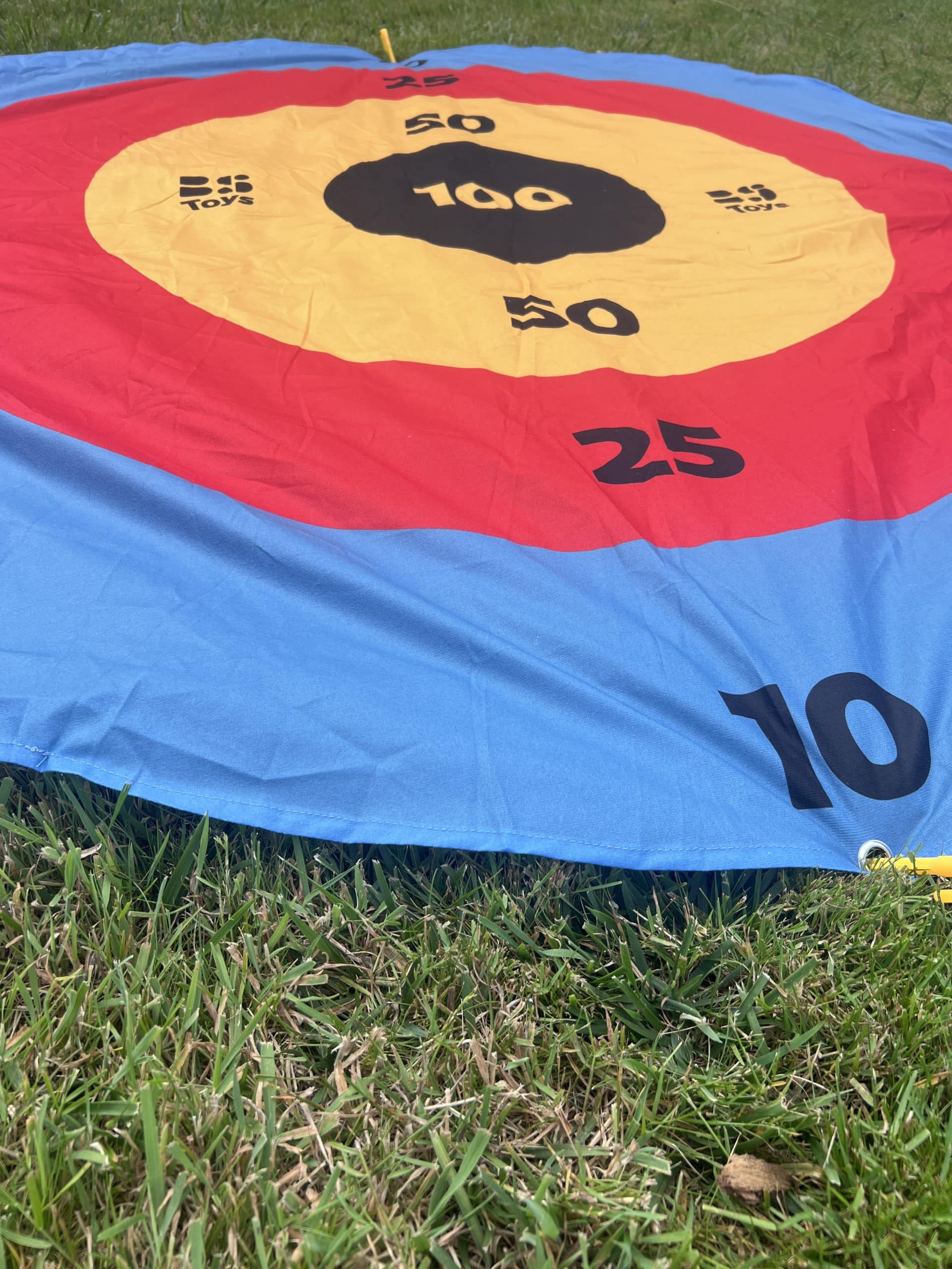 support de la cible géante posée au sol avec cible de 10 25 50 et 100