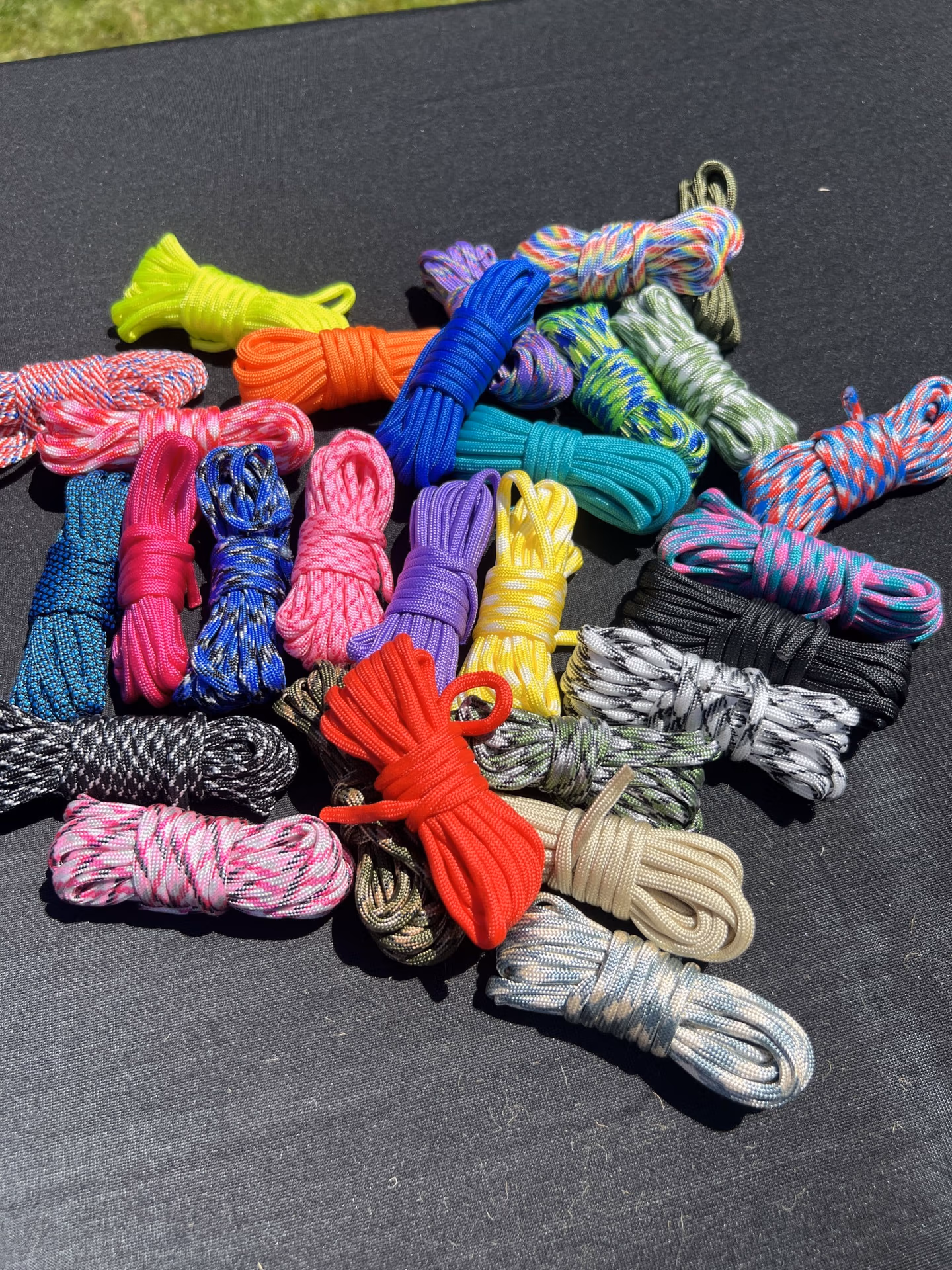 ensemble de paracorde multicouleur