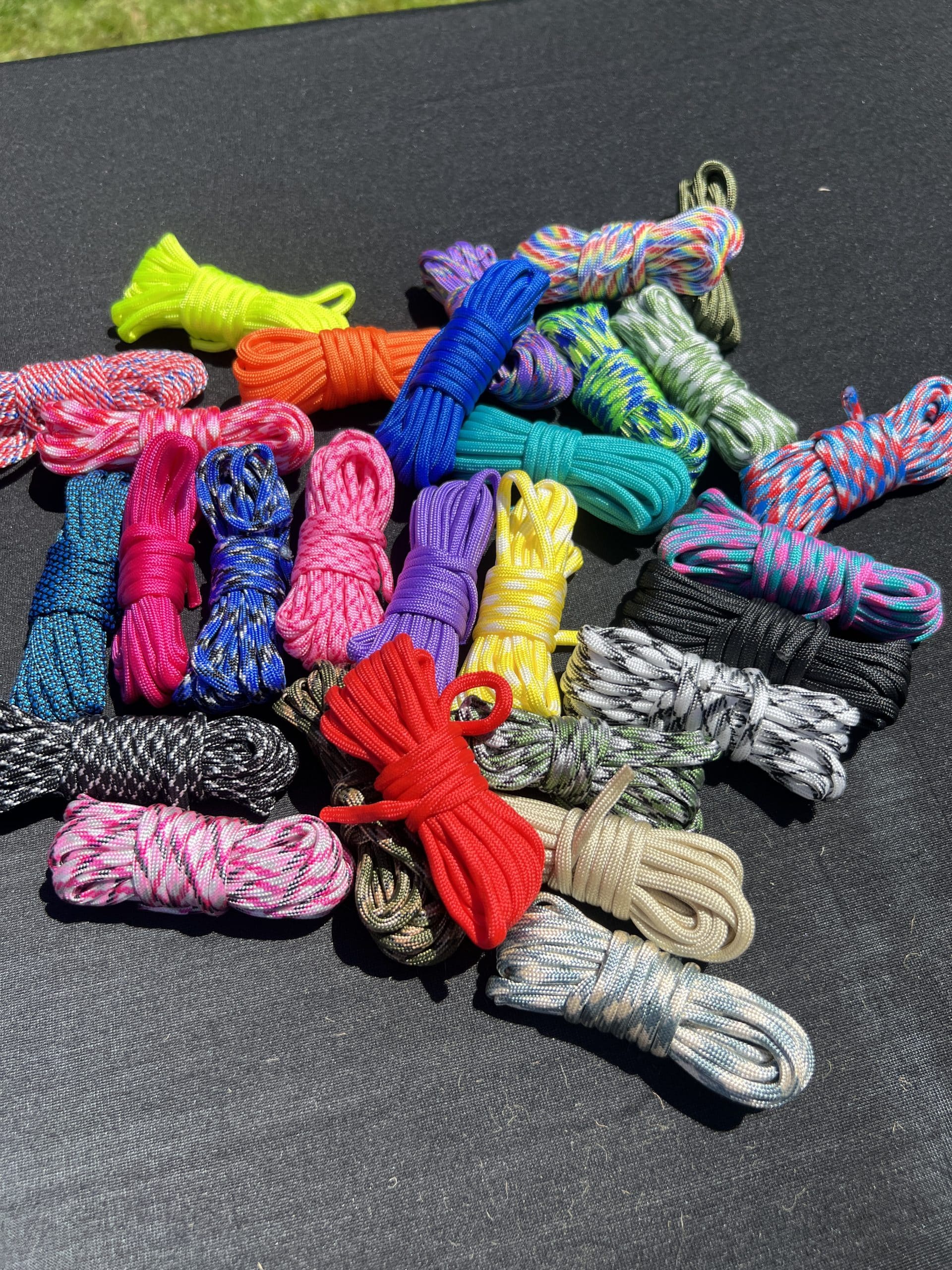 ensemble de paracorde multicouleur